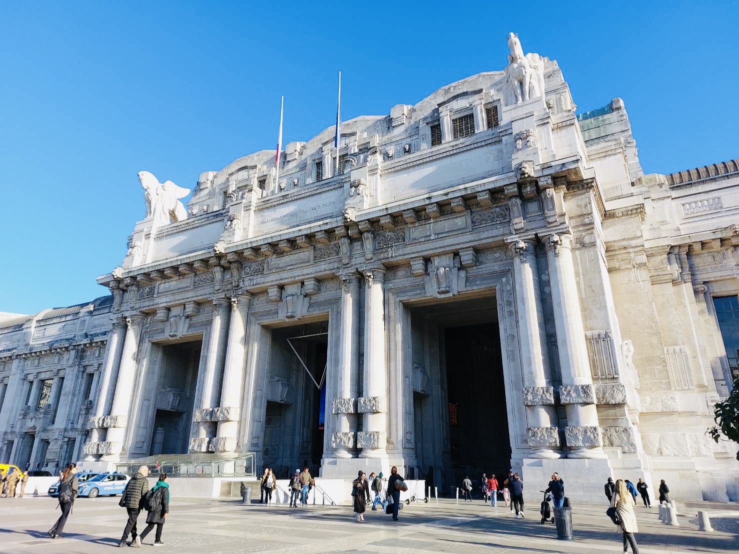 ミラノ中央駅 外観（正面ファサード）