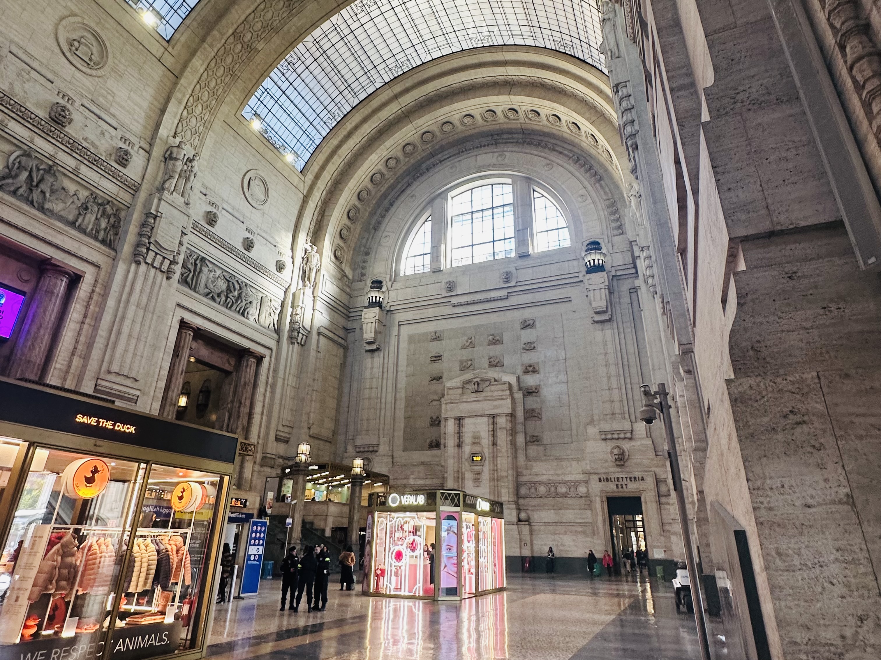 ミラノ中央駅 内部（大ホール）