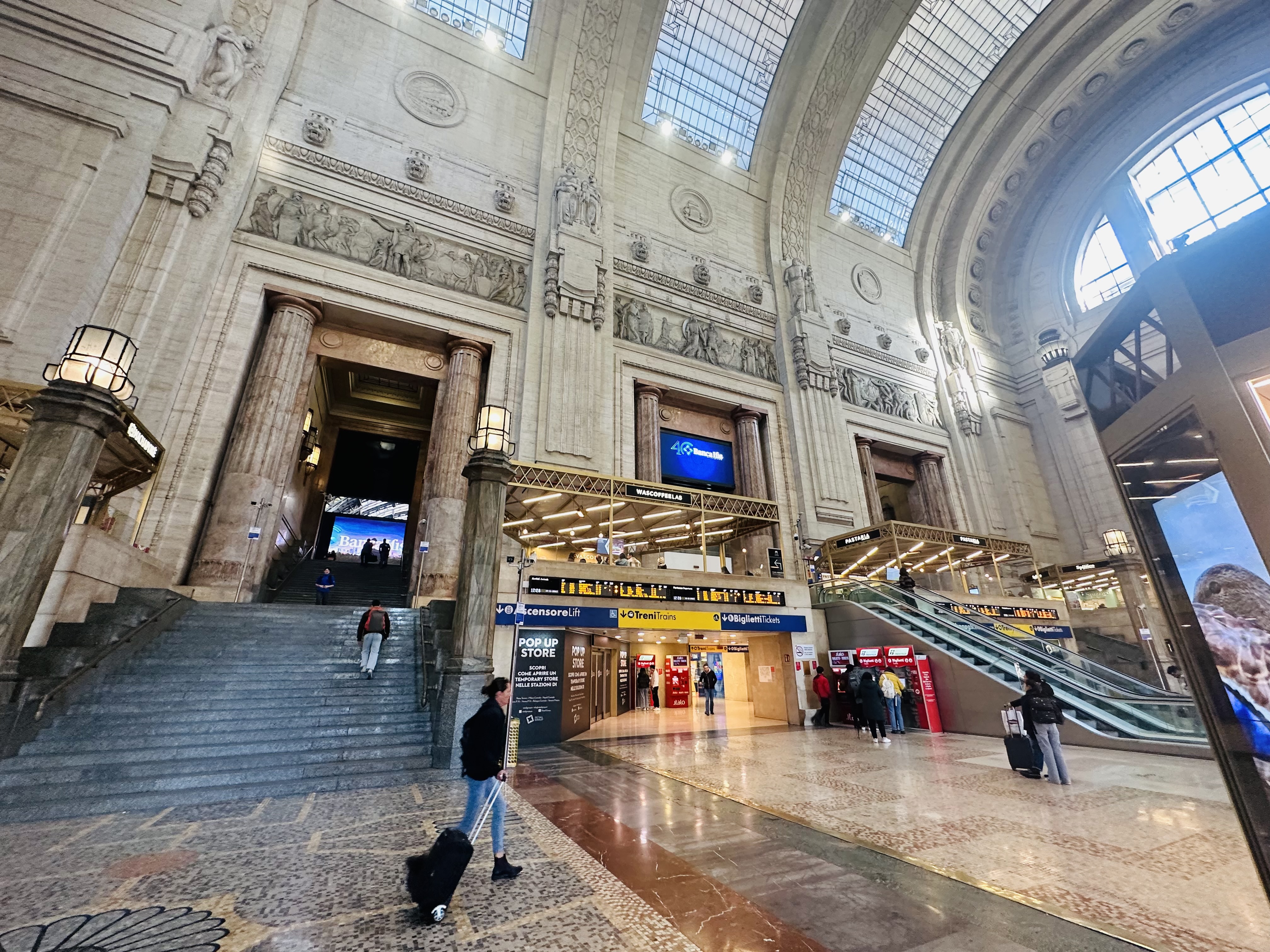 ミラノ中央駅 ホール天井装飾