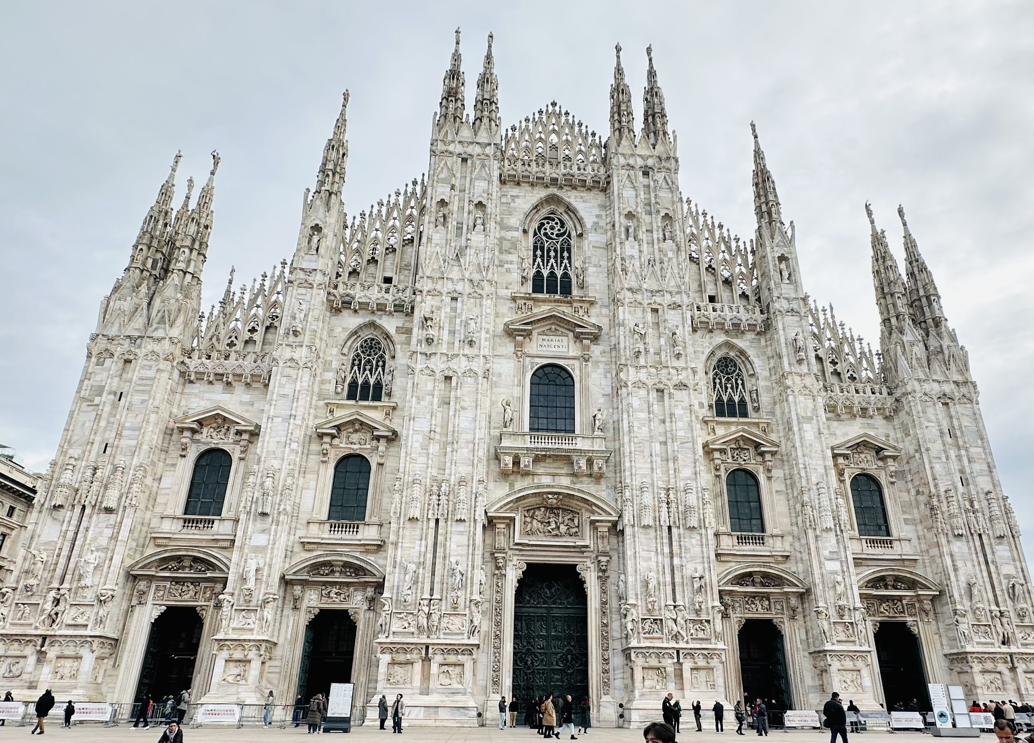 ドゥオモ 外観1（正面ファサード）