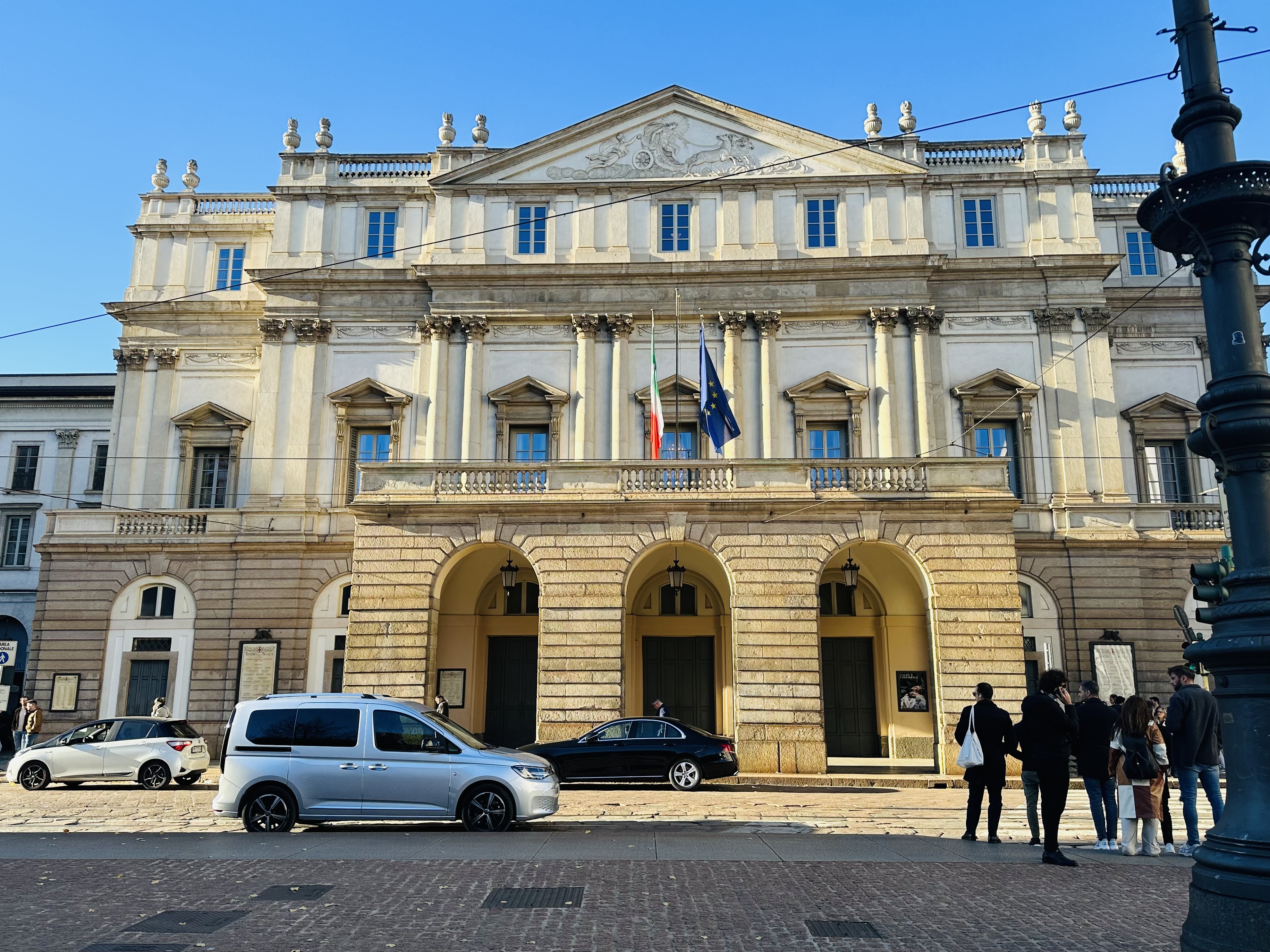 スカラ座 外観（正面ファサード）