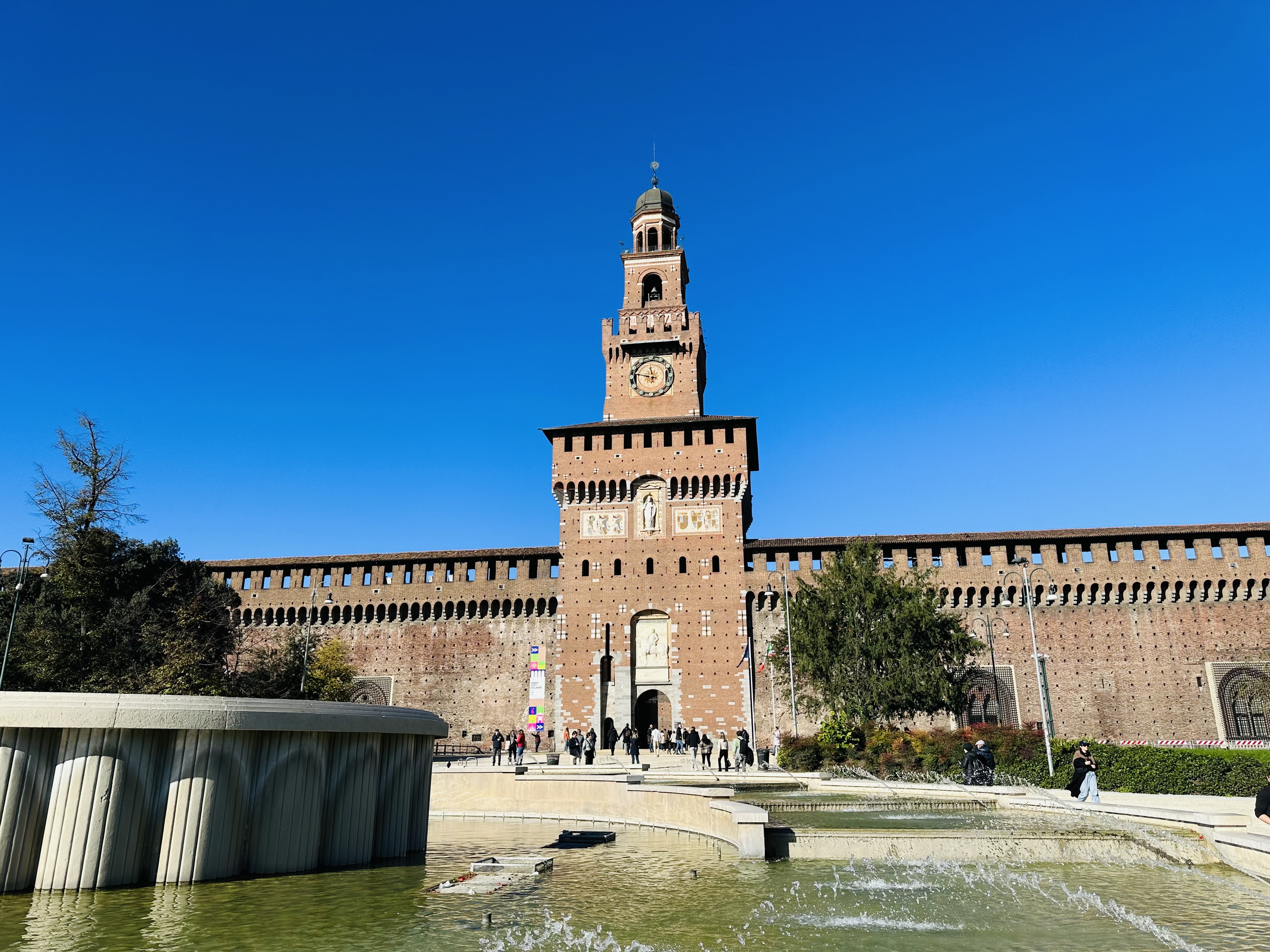 スフォルツェスコ城 サムネイル