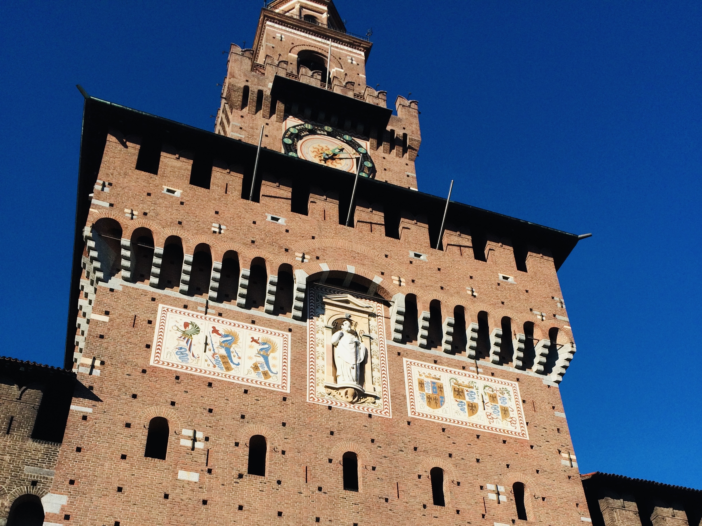 スフォルツェスコ城 外観（正面）