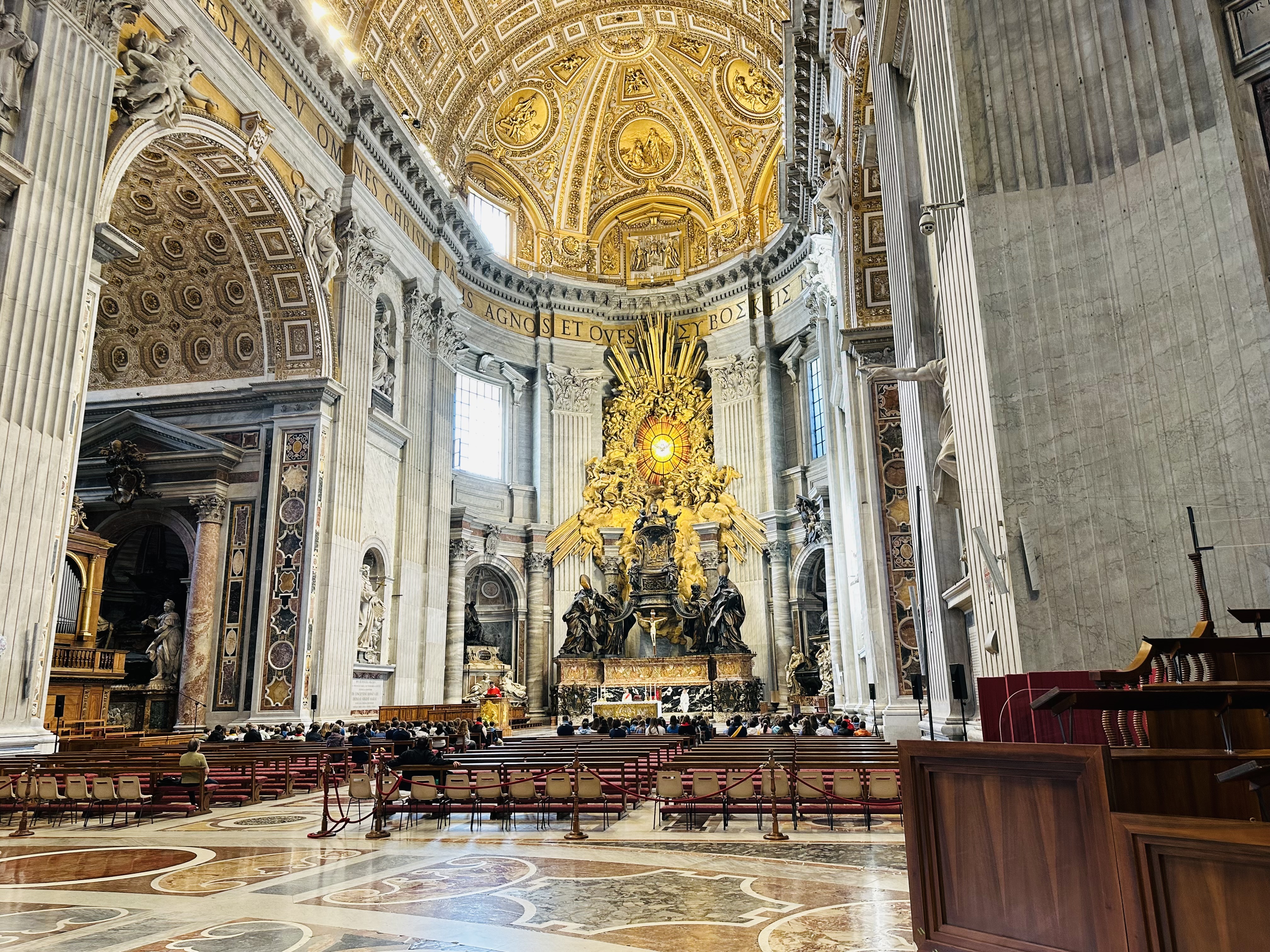 サンピエトロ大聖堂内部