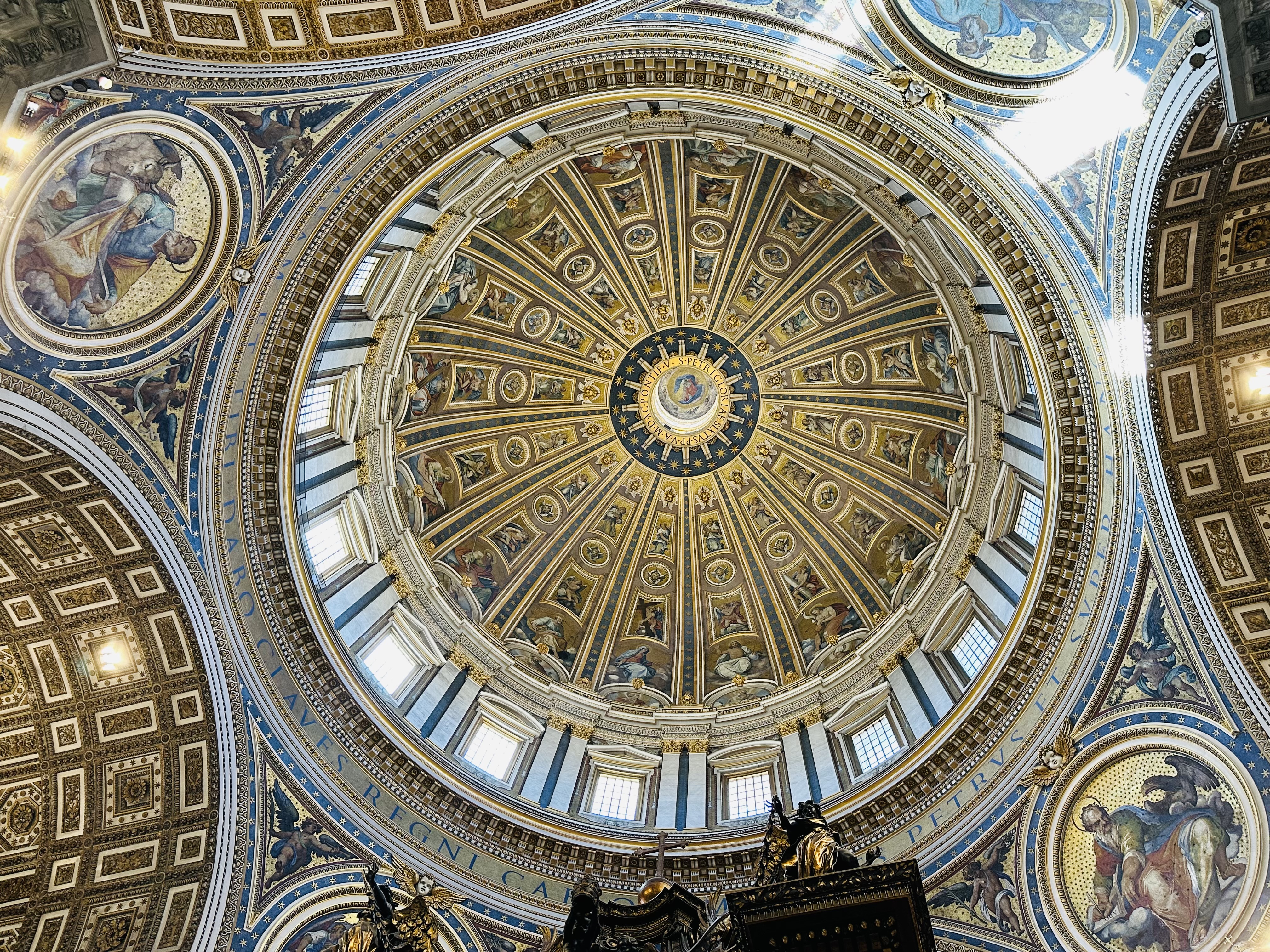 サンピエトロ大聖堂内部