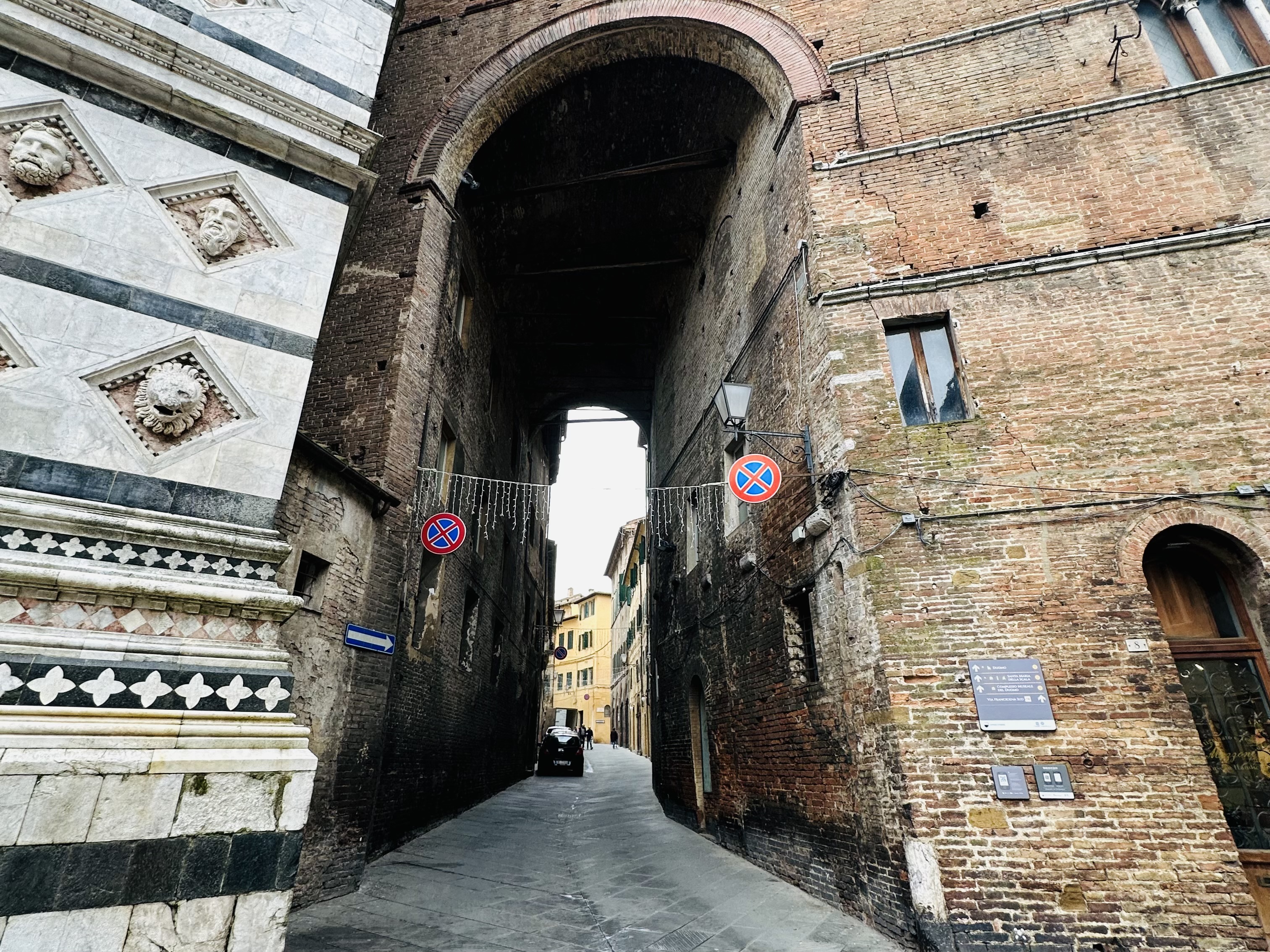 シエナ中世の街並み