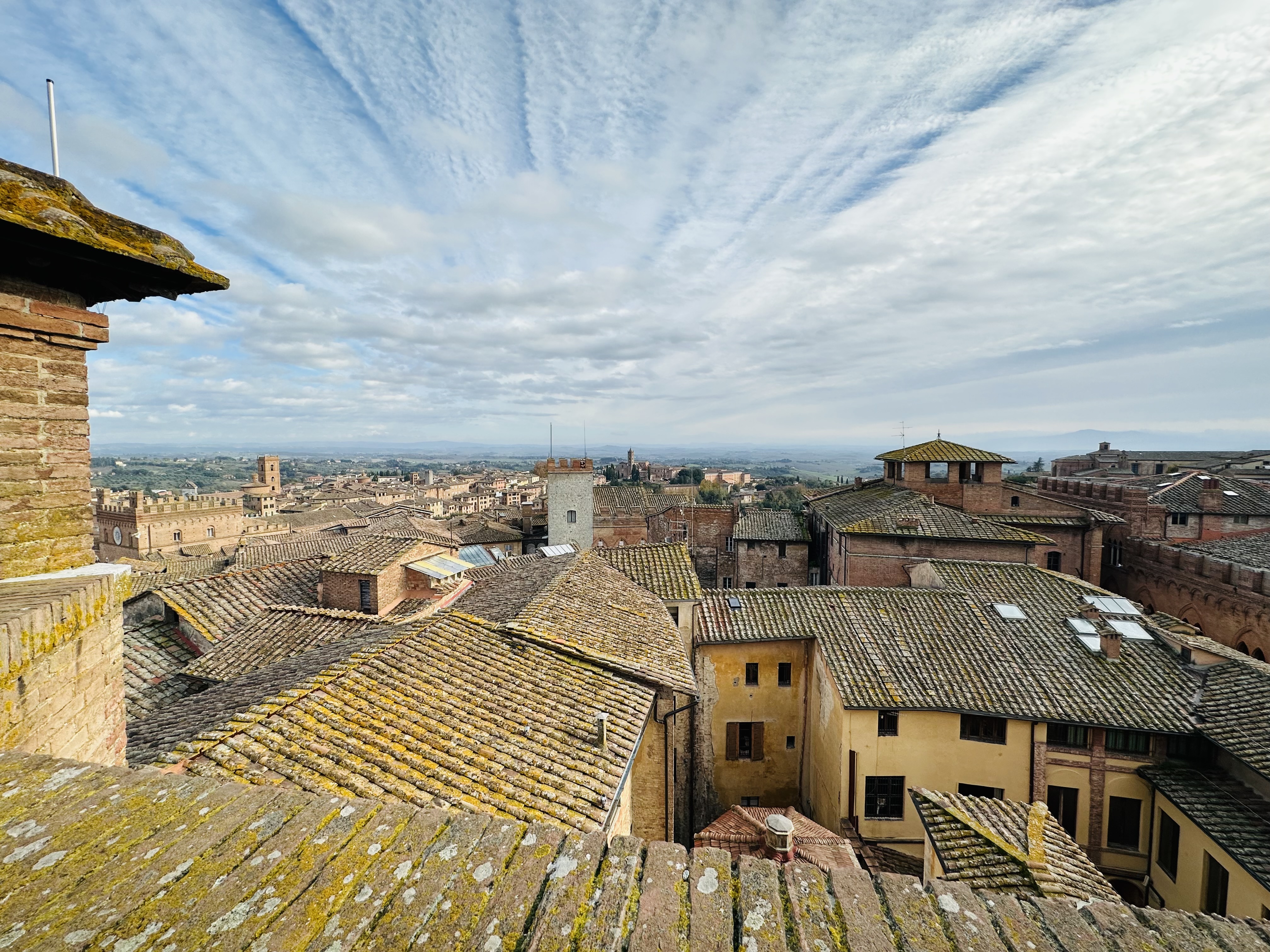 ファッチャトーネの上から見下ろすシエナ旧市街2