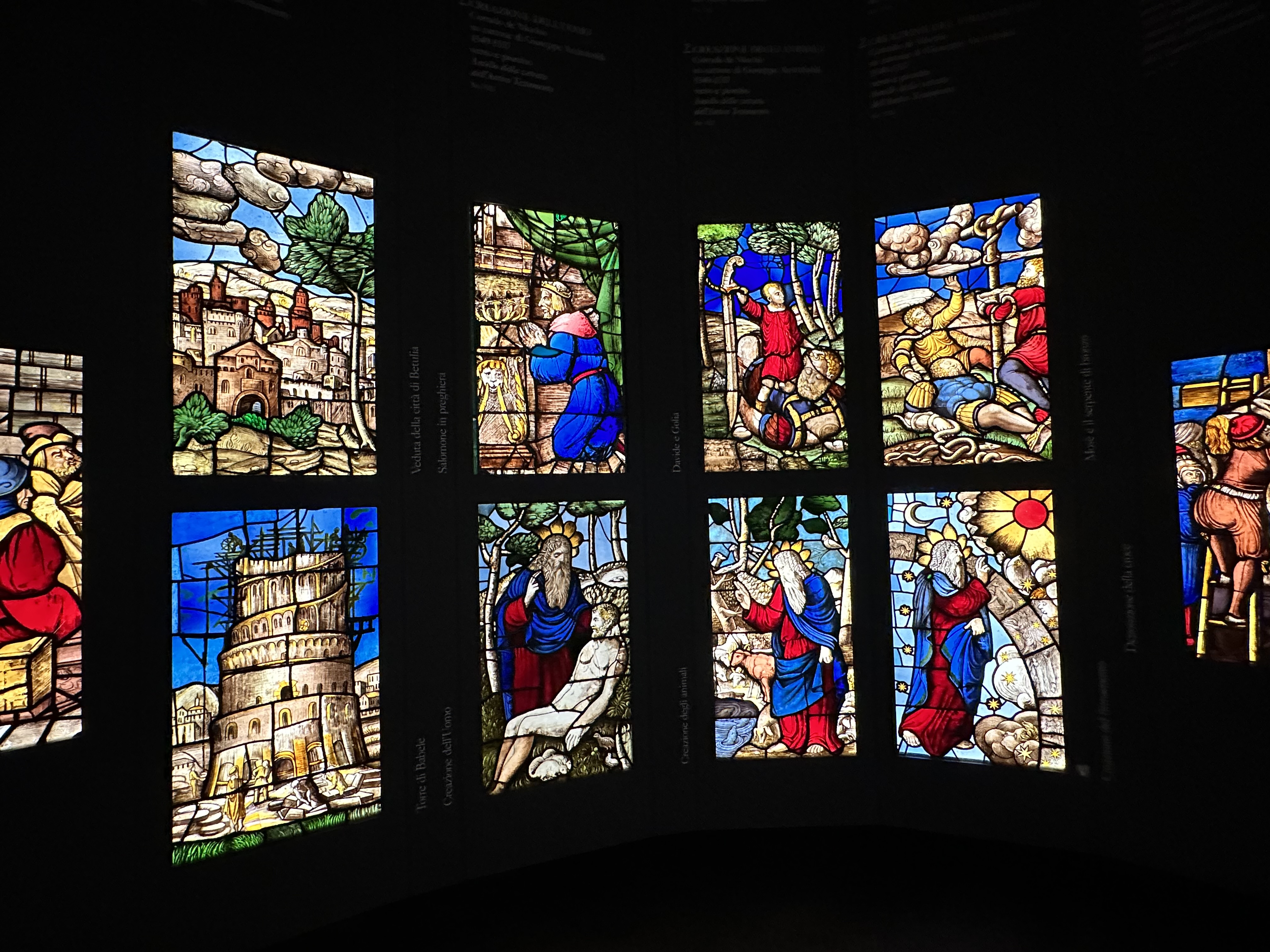 ステンドグラス横