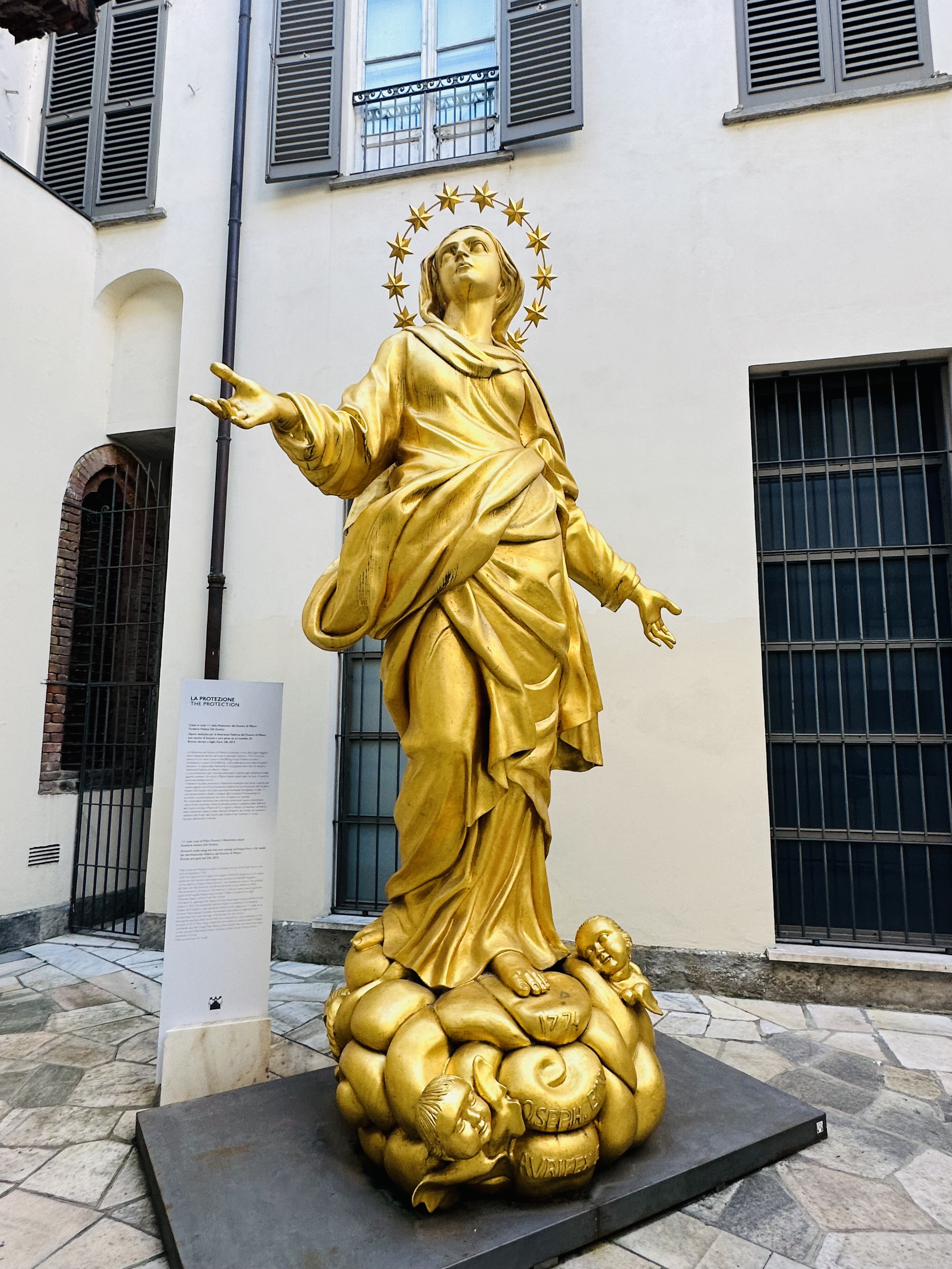 マドンニーナレプリカ全体