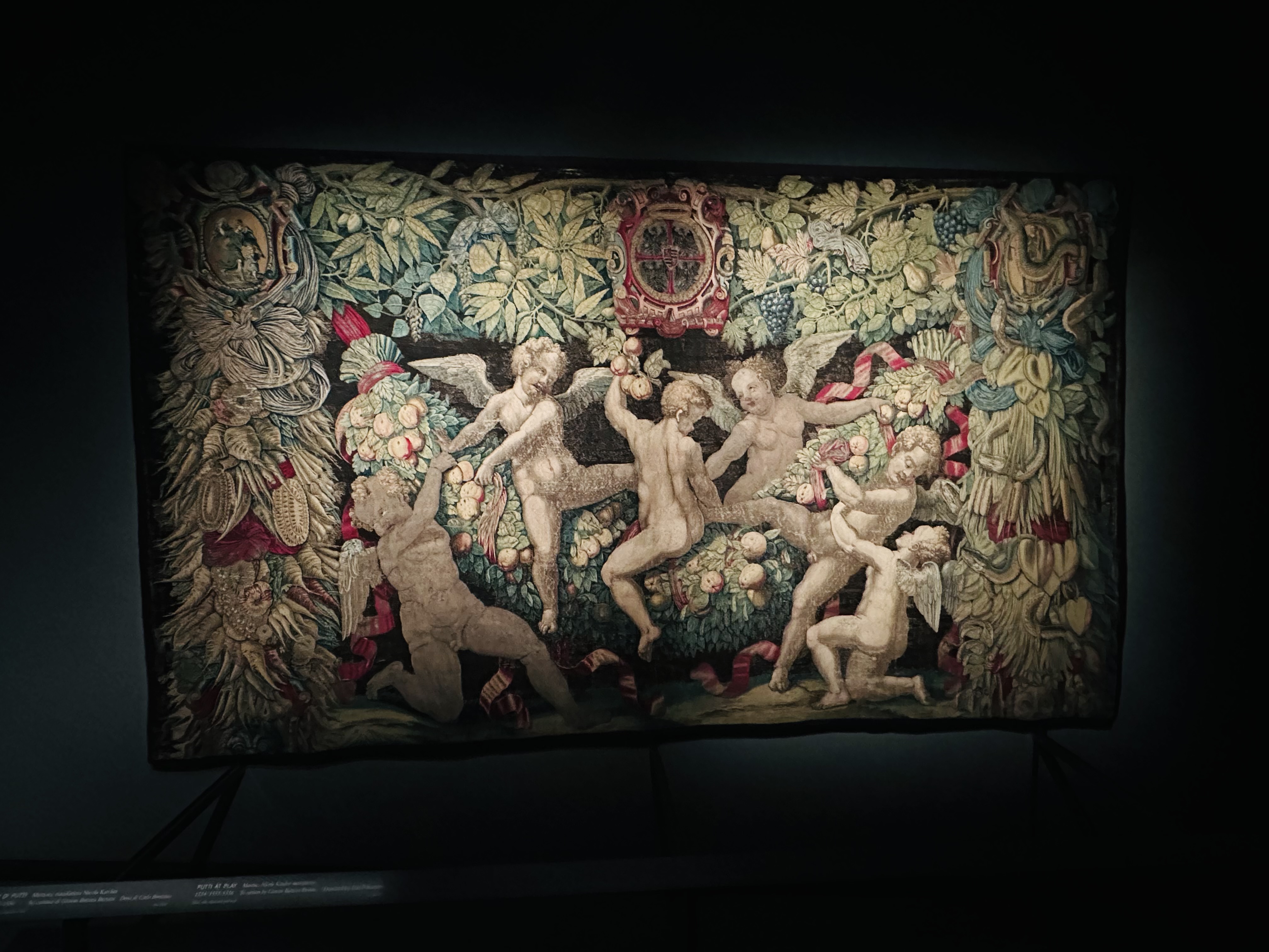 タペストリー横